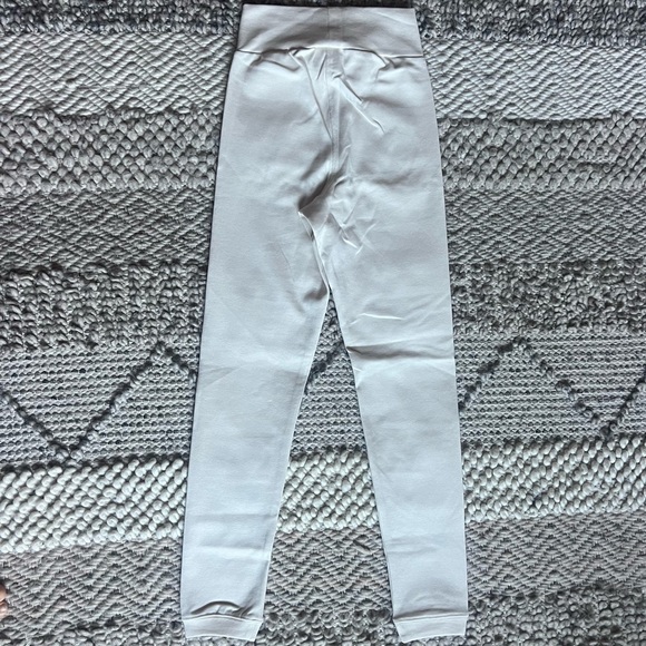 Raya Leggings by Una Pluma solid thick stretchy organic cotton leggings in Cream - Picture 4 of 7